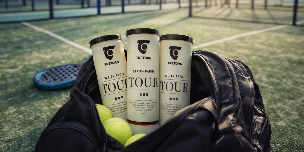 3 Blikken tretorn Tour serie padel ballen in een padel tas.